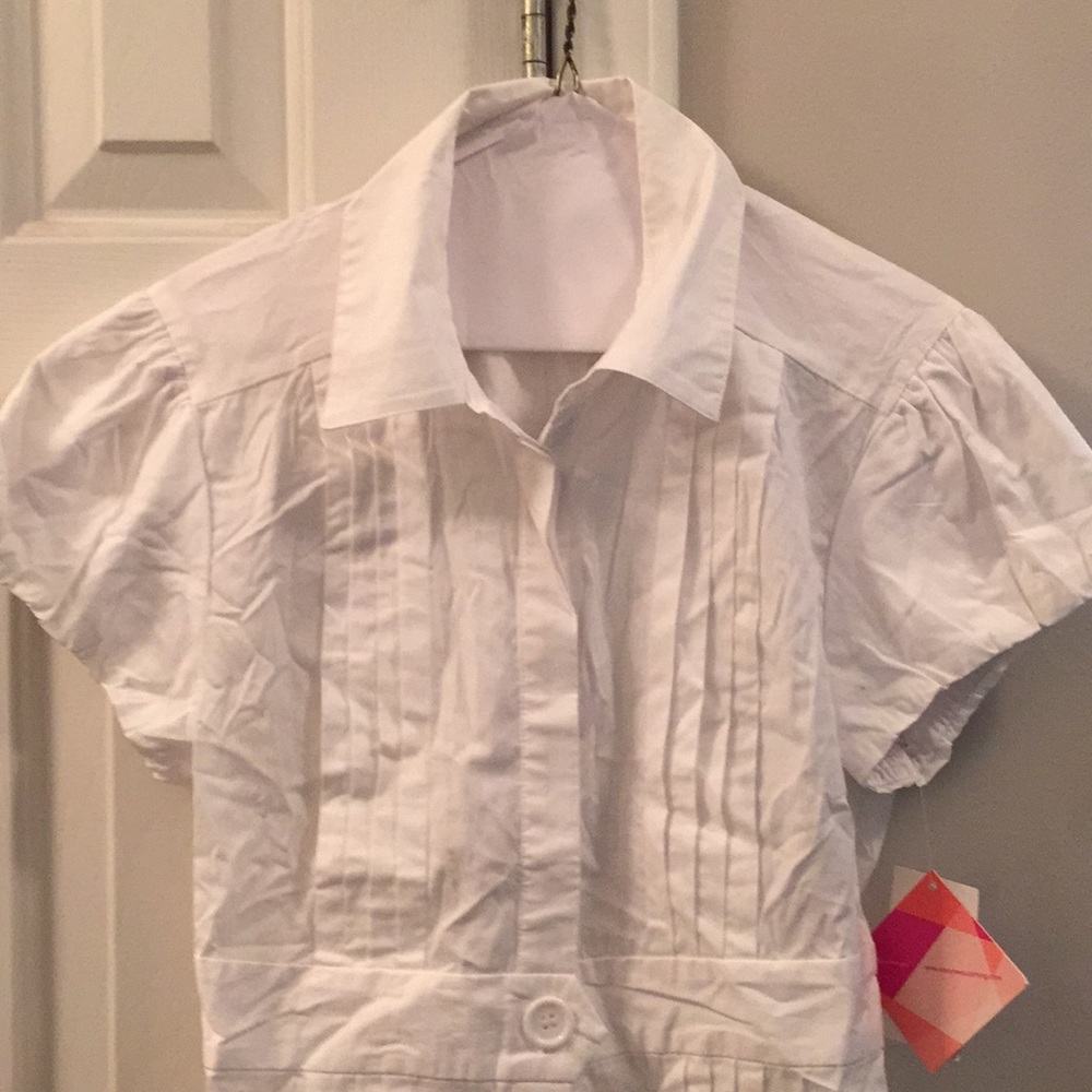 Short sleeved white puffy shirt!